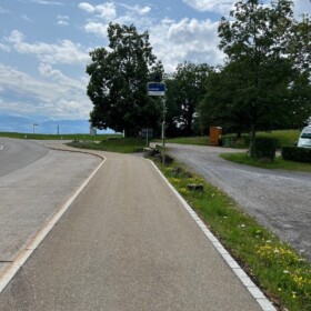 Busstation Langmatt neben TCS Parkplatz Girenbad