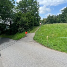 Burg Bernegg ist nur 10 Spazierminuten vom Parkplatz entefernt