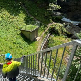 Stahltreppe hinunter