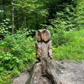 Skulpturen am Wegrand