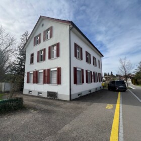 Svens Schulhaus in idyllischer Lage