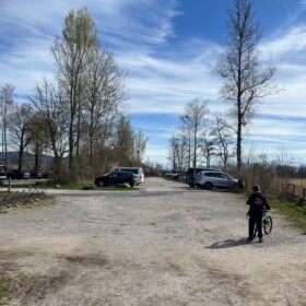 Kostenpflichtiger Parkplatz Badi Auslikon