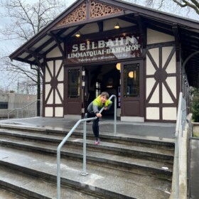 Bahnhofhäuschen vor der ETH