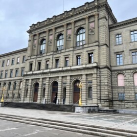 ETH Gebäude mit gigantischer Terasse und Blick auf ganz Zürich