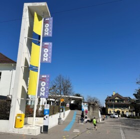 Schöner Eingang in den Zoo am Zürichberg