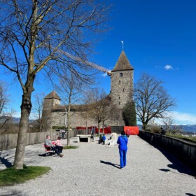 Blick auf das Schloss von der Hügelzunge