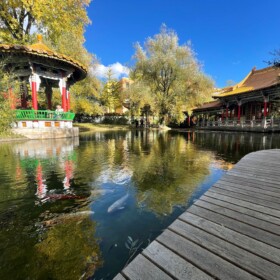 Wunderschöne Pavillons am Weiher