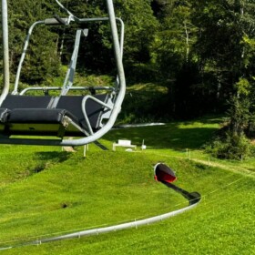 Sesselbahn bringt Dich an den Startpunkt der Roddelbahn oder führt zu familienfreundlichen Wanderwegen.
