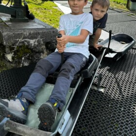 Verschiedene Grössen von Roddelschlitten